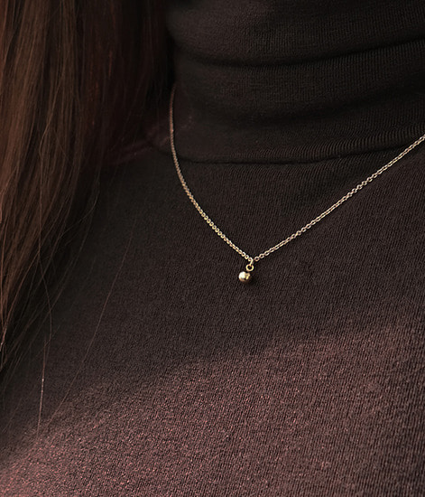 mini ball necklace