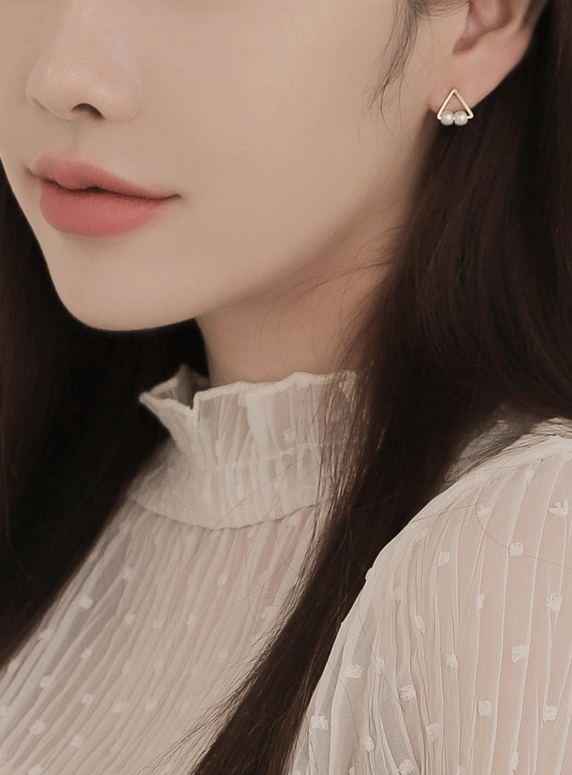triangle pearl earring