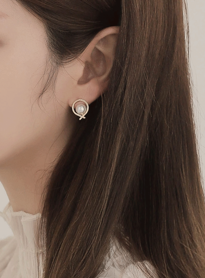 save pearl earring