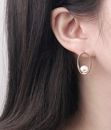 incubat pearl earring