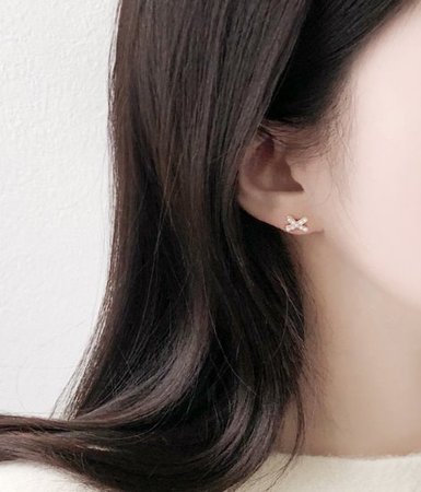 x pearl earring