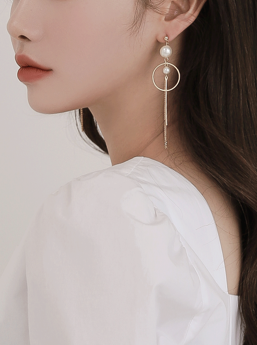 wheel pearl earring