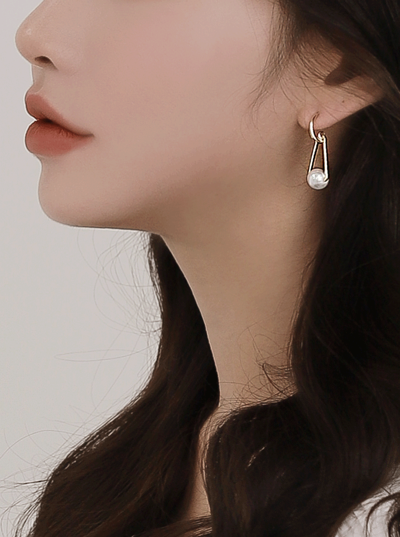 alo pearl earring