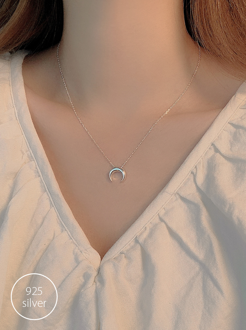 half-moon necklace (silver 925)