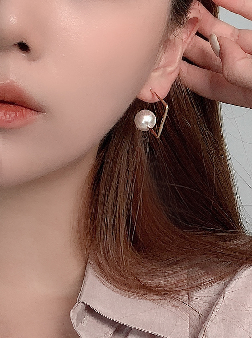 miu pearl earring