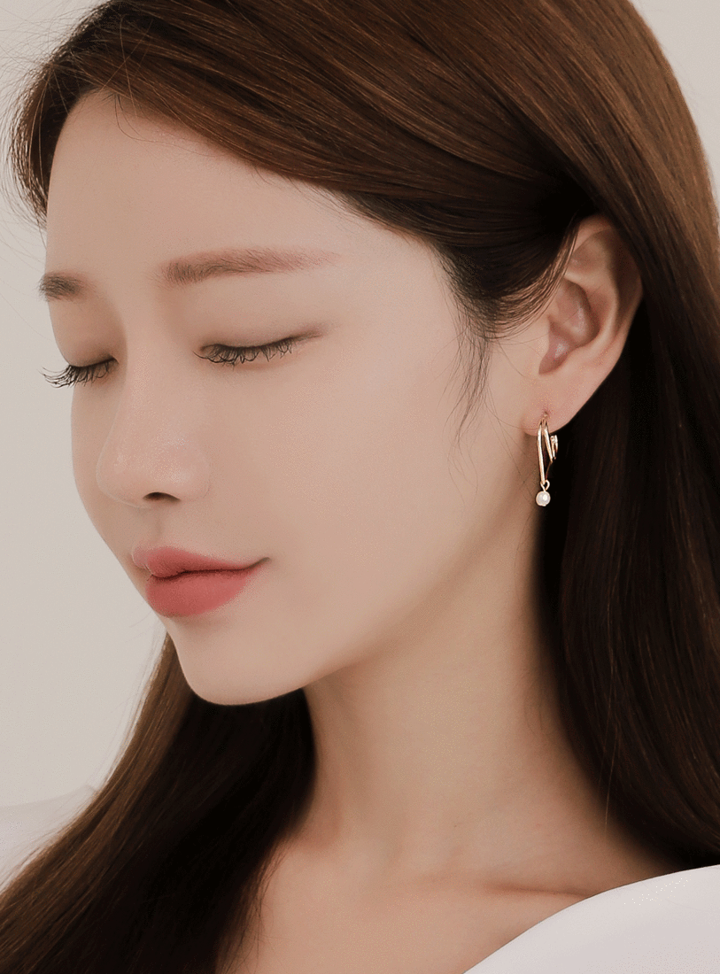 lim pearl earring