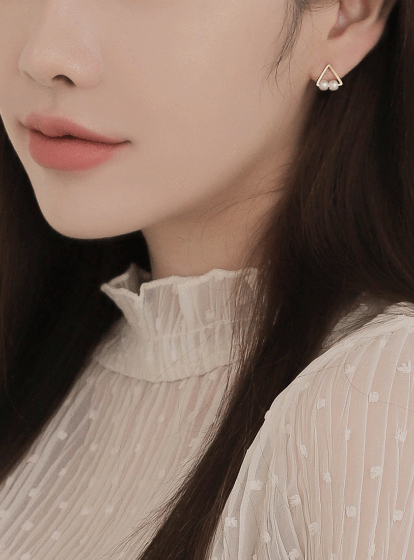 triangle pearl earring