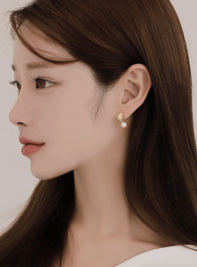 bell pearl earring