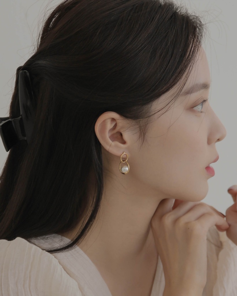 dongle pearl earring