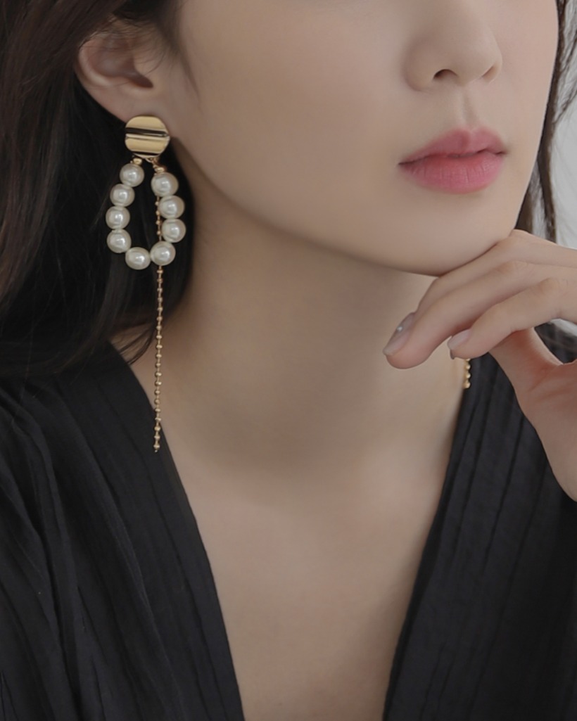 madonna pearl earring