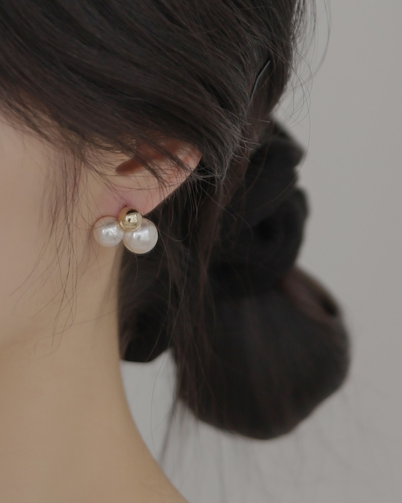 cling pearl earring