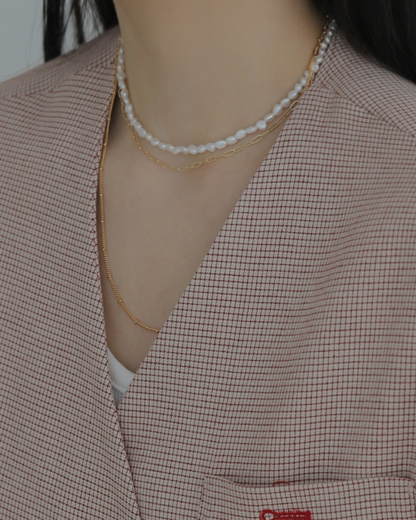 basic pearl necklace
