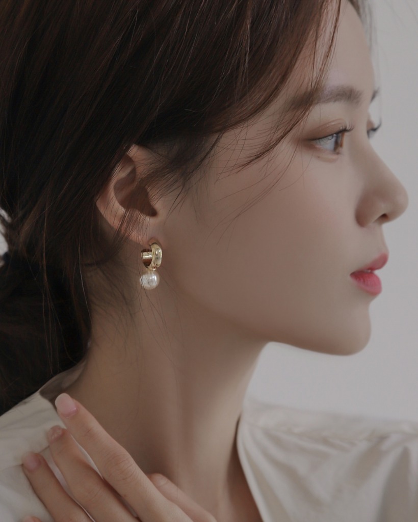 chloe pearl earring