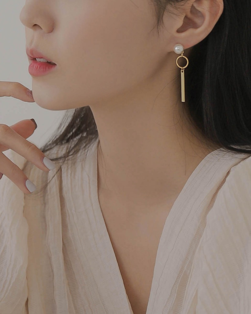 pearl bar earring