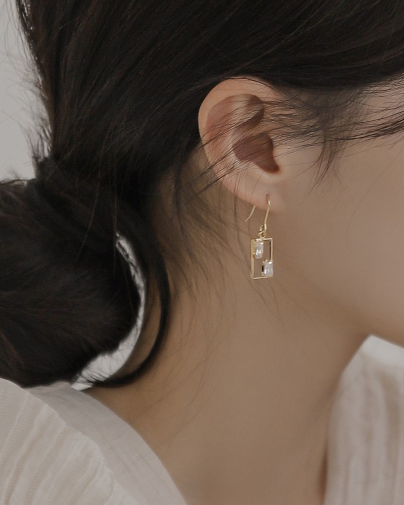 mont cubic earring