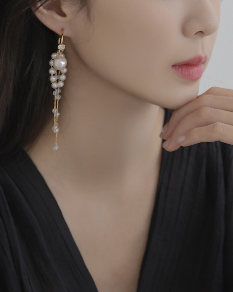 moonlight pearl earring