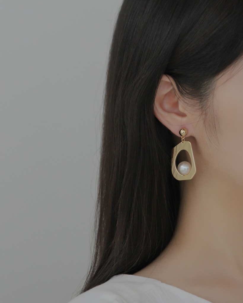 inside pearl earring