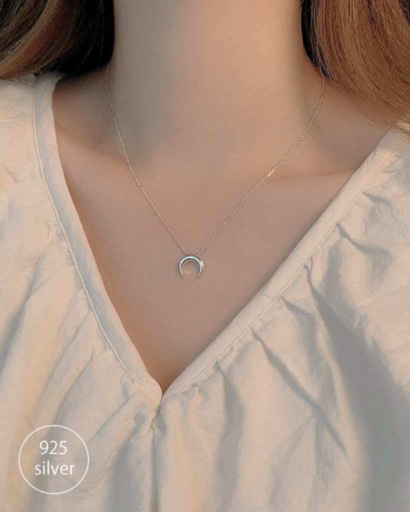 half-moon necklace (silver 925)